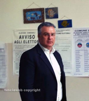 Blera - Il sindaco uscente Ciarlanti al seggio 
