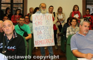 Viterbo - L'incontro sulle province con il sottosegretario Angelo Rughetti - L'irruzione degli insegnanti