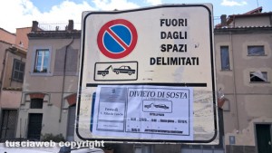Viterbo - Divieto di sosta di fronte alla chiesa della Trinità