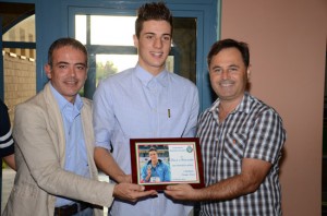 Il delegato allo Sport Litardi,, il campione Luca Mecarini e il vice sindaco Benni