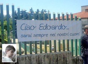 Lo striscione per Edoardo