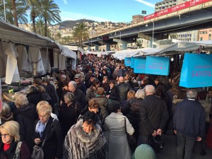 Gli ambulanti di Forte dei marmi a Genova