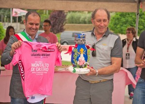 Il sindaco caci con il direttore del giro Stefano Allocchio