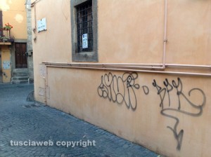Viterbo - Il centro storico imbrattato