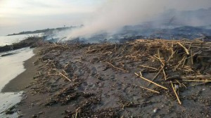 L'incendio sulla spiaggia di Marina Velka