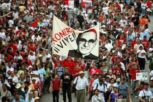 La folla alla beatificazione di Oscar Romero