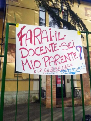 Sutri - Scuola primaria - I cartelloni di protesta