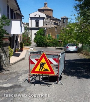 Montefiascone - La voragine sulla strada