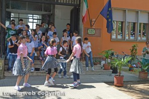 Viterbo - La quinta B e la quinta A della scuola "A. Volta"