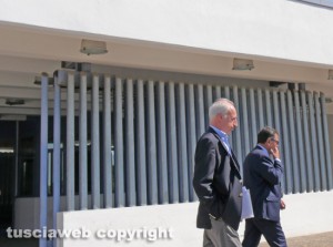 Inchiesta rifiuti - Francesco Bonfiglio (Viterbo Ambiente) col suo avvocato all'uscita dal tribunale