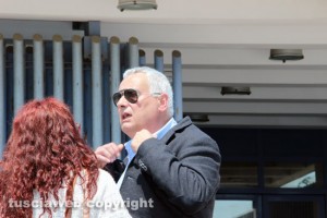 Inchiesta rifiuti - Fulvio Santini (Viterbo Ambiente) col suo avvocato all'uscita dal tribunale