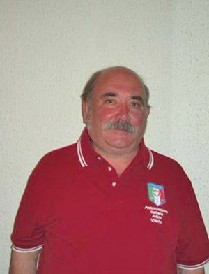 Giuseppe Ioncoli con la maglietta dell'Aia