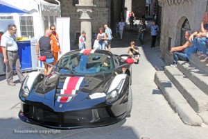 Viterbo - Il passaggio delle Ferrari a San Pellegrino