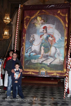 Vallerano - Inaugurata la copia dello stendardo del Ss Sacramento