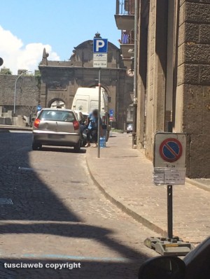 Viterbo - Via Matteotti - Le transenne a terra
