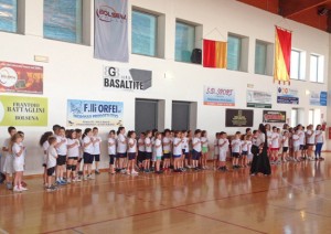 I ragazzi della scuola "San Faustino" al torneo mini volley