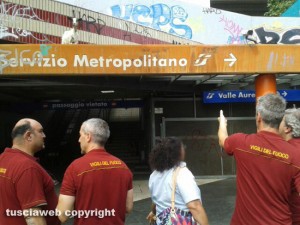 Roma - Stazione Valle Aurelia - Una capretta bloccata sul tetto