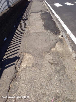 Tuscania - Le condizioni di strade e marciapiedi