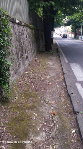 Viterbo - Via Santa Maria in Gradi - I marciapiedi dopo il semaforo