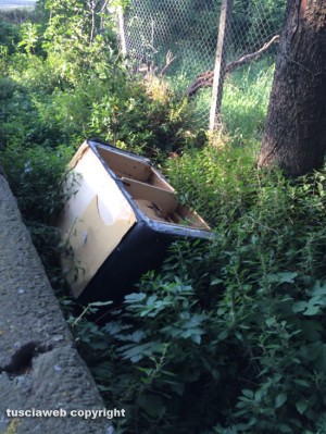 Viterbo - Rifiuti nei pressi di strada Capretta