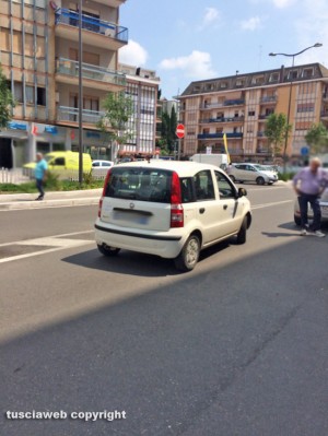 Viterbo - Una macchina della Asl