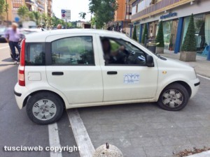Viterbo - Una macchina della Asl