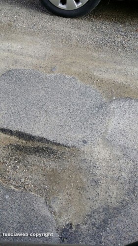 San Martino al Cimino - Via Marche - Buche sulla strada