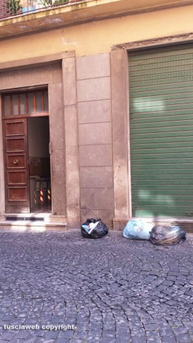 Viterbo - Rifiuti in via del Meone