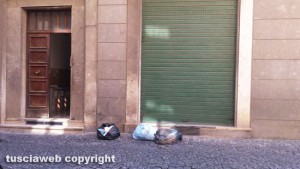 Viterbo - Rifiuti in via del Meone
