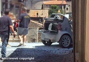 Viterbo - Complesso san Carlo - Macchina in fiamme