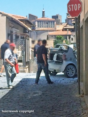 Viterbo - Complesso san Carlo - Macchina in fiamme
