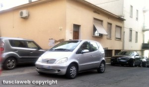 Viterbo - Parcheggio selvaggio in via Caduti sul lavoro