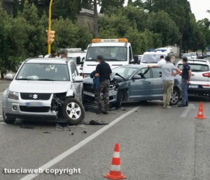 Viterbo - Incidente davanti al cimitero san Lazzaro