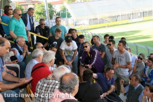 Sport - Il sindaco Leonardo Michelini e il consigliere Sergio Insogna incontrano i tifosi della Viterbese