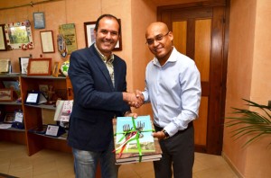 Montalto di Castro - Il ministro del Lavoro delle Mauritius con il sindaco Sergio Caci