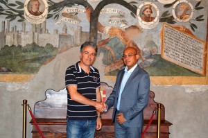 Il vice sindaco di Tarquinia Renato Bacciardi e il ministro del lavoro delle Mauritius, Soodesh Satkam Callichurn
