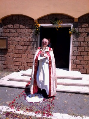 Monterazzano - La processione del Corpus Domini - Don Sergio Tardani