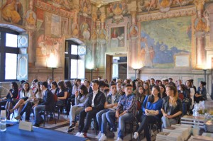 Viterbo - Concorso scolastico europeo - Gli studenti nella sala regia