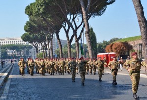 Bandiera e reggimento alla sfilata