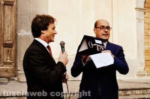 Intellettuali e politici per salvare Civita- Il sindaco Francesco Bigiotti consegna le chiavi della città al presidente Zingaretti