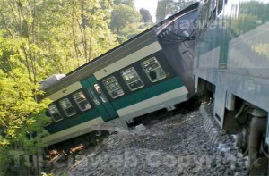 Il treno deragliato in località Fornacchia