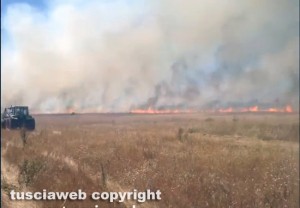 L'incendio che ha bloccato l'aeroporto di Fiumicino