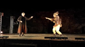 Sutri - Lo spettacolo “Antigone, cronache di un teatro di guerra”