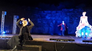 Sutri - Lo spettacolo “Antigone, cronache di un teatro di guerra”