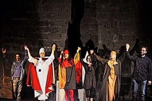 Lo spettacolo sul conclave "In grembo a dio"