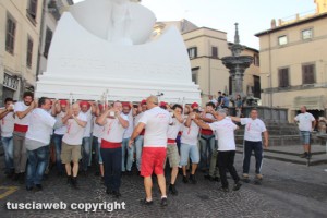Viterbo - Santa Rosa - Il trasporto del traliccio di Gloria