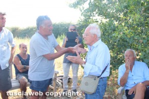 Bagnaccio - Giuseppe Pagano con gli utenti che protestano