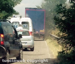 Camion in fiamme sulla Tuscanese