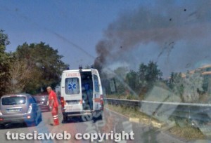 Camion in fiamme sulla Tuscanese