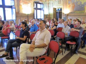 Caffeina - L'incontro di politica estera su Papa Francesco